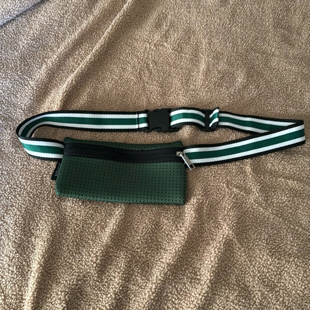 Punch waist pack
